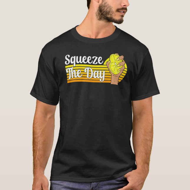 Summer Lemonade Stand Squeeze Day Fruit Juice Pun T Shirt (Framsida)