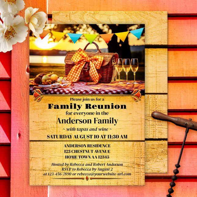 Summer Picnic Family Reunion Party Inbjudningar (Summer invitation in a rustic country style with a picnic table. Great for a family reunion)