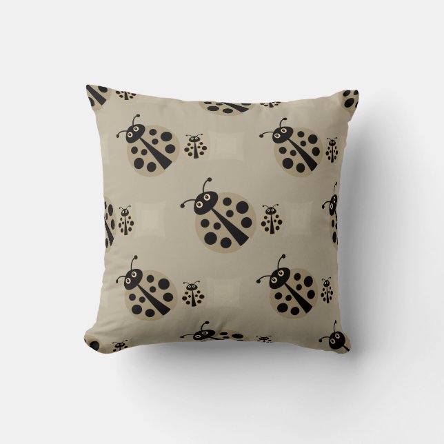 Summer Stone Polka Dot Nyckelpigas Pillow Kudde (Framsida)