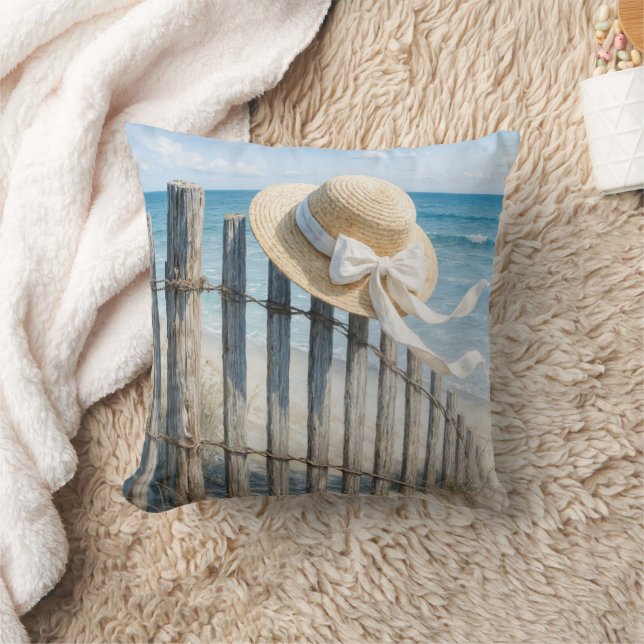 Summer Straw Hat On Beach Fence Kudde (Filt)