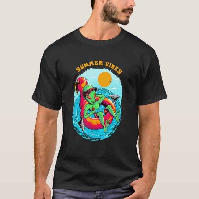 Summer Vibes Alien Resting in the Beach Vacation B T Shirt (Framsida)