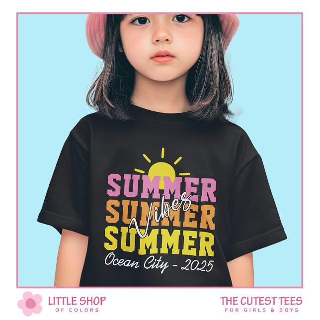 Summer Vibes Multicolor Text Customizable Girls T Shirt (Skapare uppladdad)