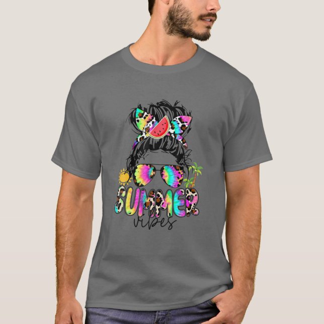 Summer Vibes Tie Dye Leopard Messy Bun Watermelon T Shirt (Framsida)