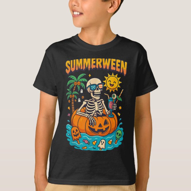 Summerween Skeleton Vibes Chillin in a pumpkin Flo T Shirt (Framsida)