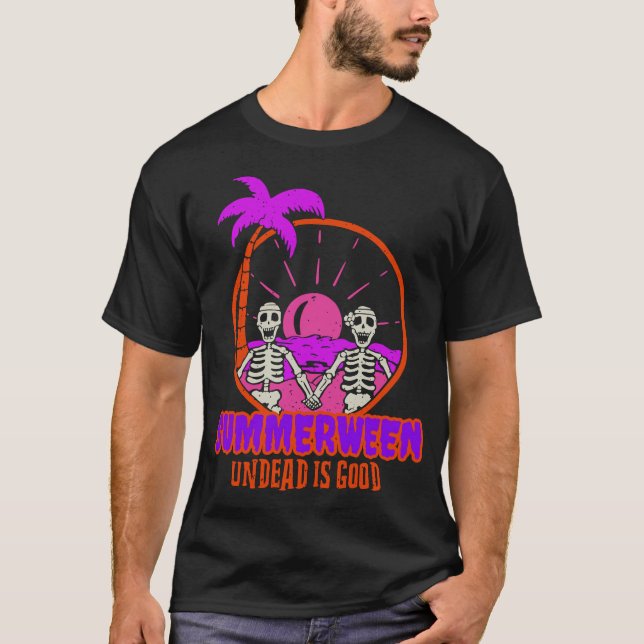 Summerween Skeletons at The Beach Undead is Good T Shirt (Framsida)