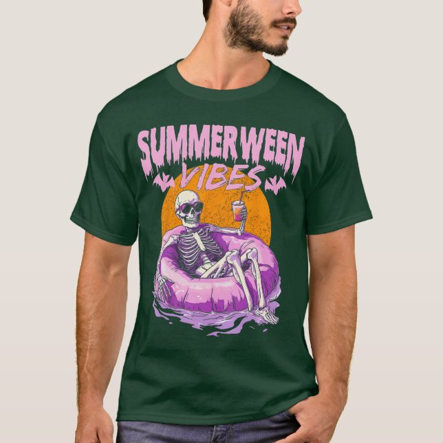 Summerween Vibes Funny Summer Halloween Skeleton o T Shirt (Framsida)
