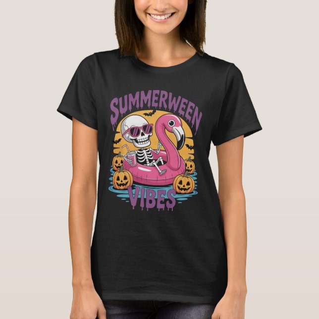 Summerween Vibes Skeleton Flamingo Spooky Hallowee T Shirt (Framsida)