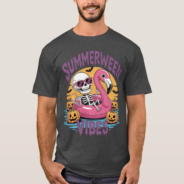 Summerween Vibes Skeleton Flamingo Spooky Hallowee T Shirt (Framsida)
