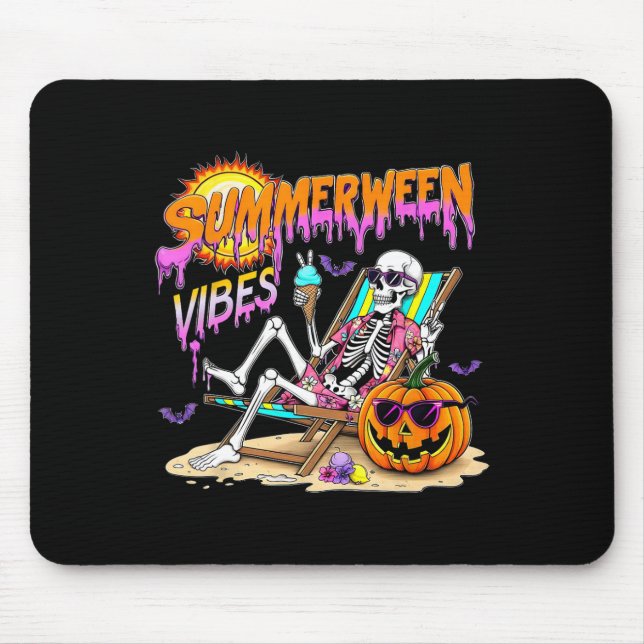 Summerween Vibes Skeleton Pumpkin Spooky Vacation Musmatta (Framsidan)