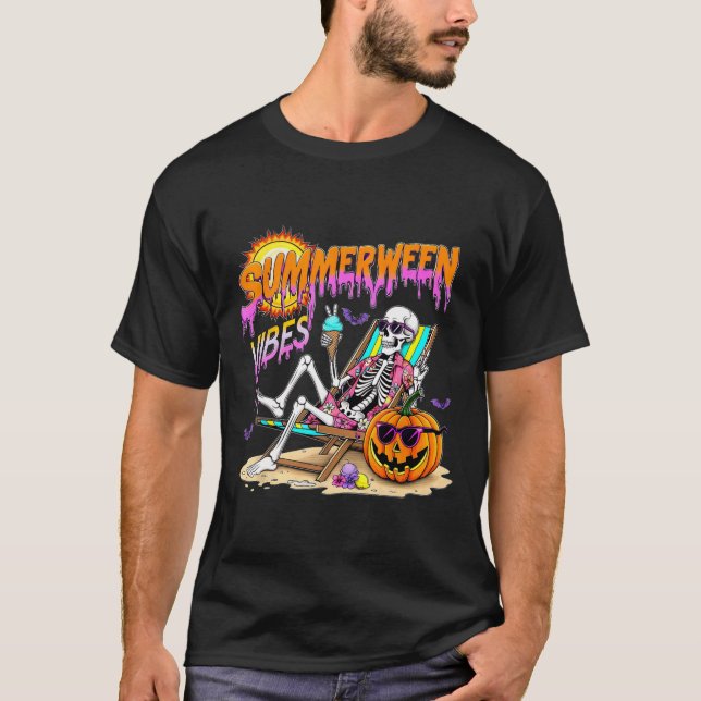 Summerween Vibes Skeleton Pumpkin Spooky Vacation T Shirt (Framsida)