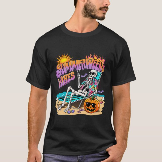 Summerween Vibes Skeleton Pumpkin Spooky Vacation T Shirt (Framsida)