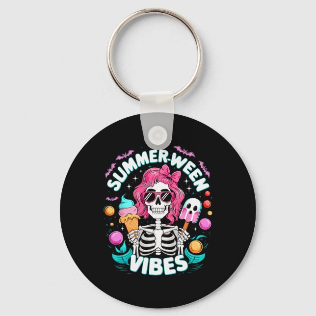 Summerween Vibes Skeleton Spooky Vacation Hallowee Nyckelring (Framsida)