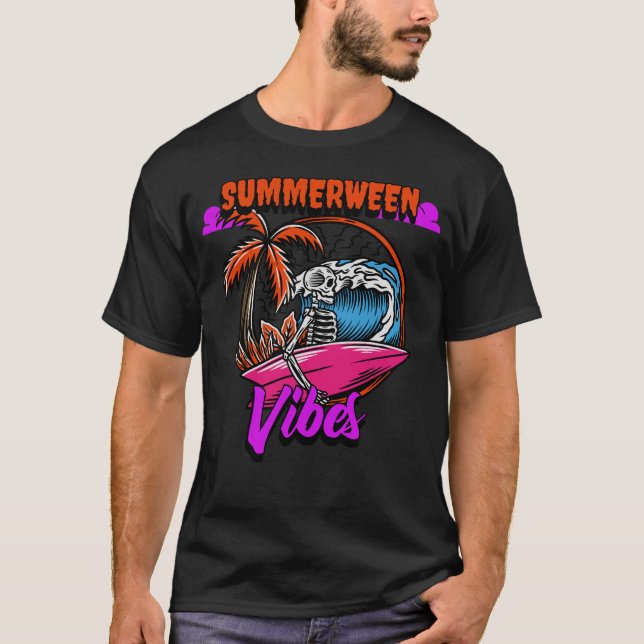 Summerween Vibes Surfing Skeleton T Shirt (Framsida)