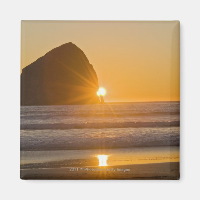 Sunburst and Haystack Sten vid Cape Kiwanda Magnet (Framsidan)