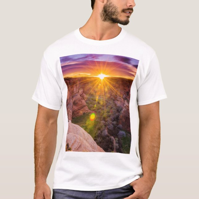 Sunburst at Canyon de Chelly, AZ Tee Shirt (Framsida)