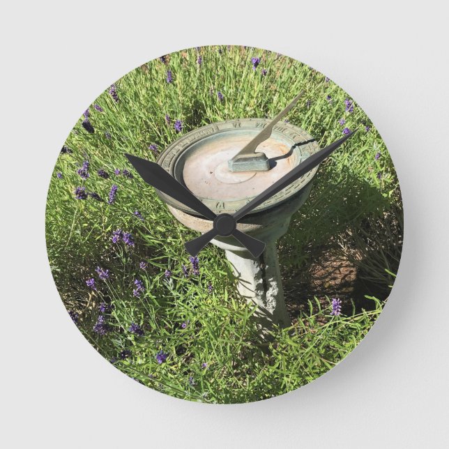 Sundial in Lavender Rund Klocka (Framsida)