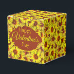 Sunflower Favor Gift Box Presentaskar<br><div class="desc">Add a touch of charm to your gift wrapping supplies with this sunflower gift box. This sunflower design emphasizes vibrant amber through the color scheme.</div>