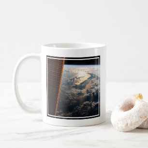 Sunglint Beams av Celebes Sea i Sydostasien Kaffemugg
