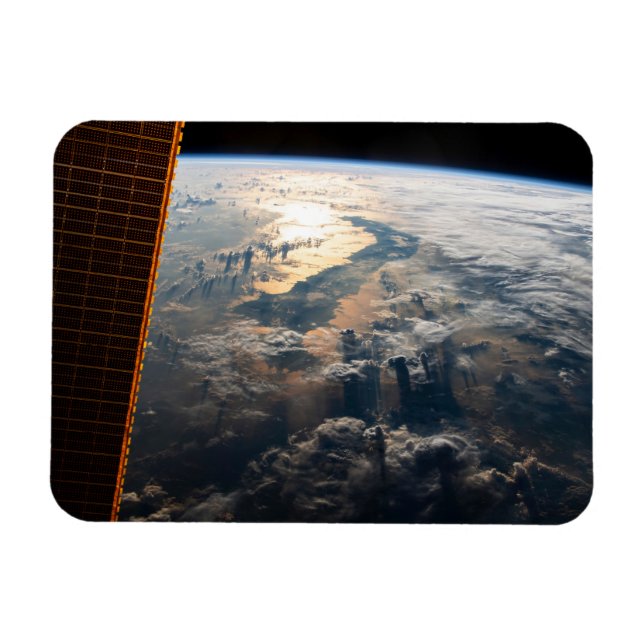 Sunglint Beams av Celebes Sea i Sydostasien Magnet (Horisontell)