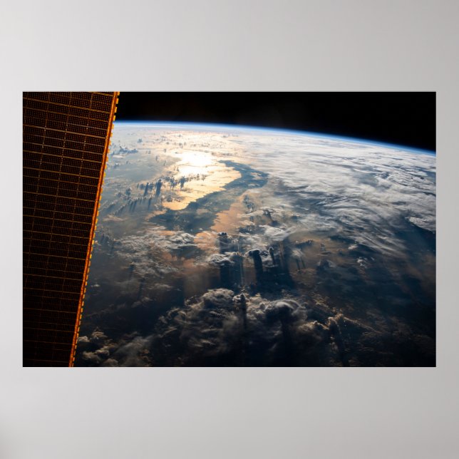 Sunglint Beams av Celebes Sea i Sydostasien Poster (Framsidan)