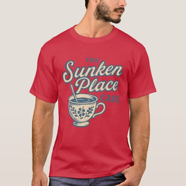Sunken Ställe Café T Shirt (Framsida)