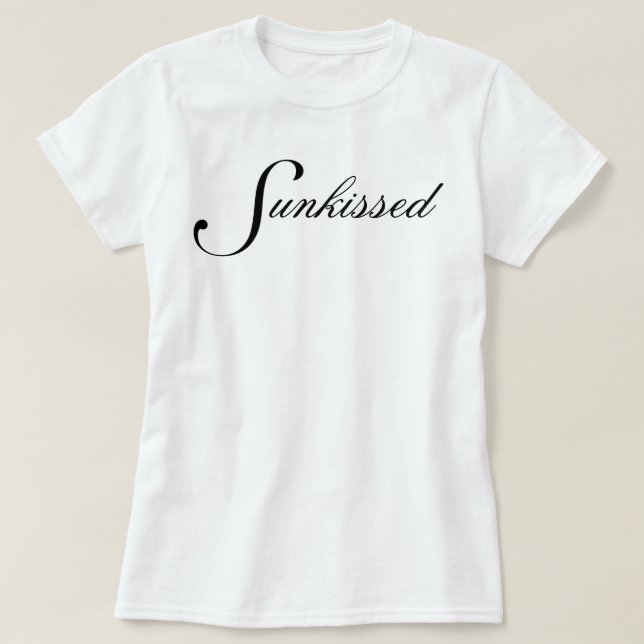 "Sunkissed" enkel chic estetisk skript T Shirt (Design framsida)