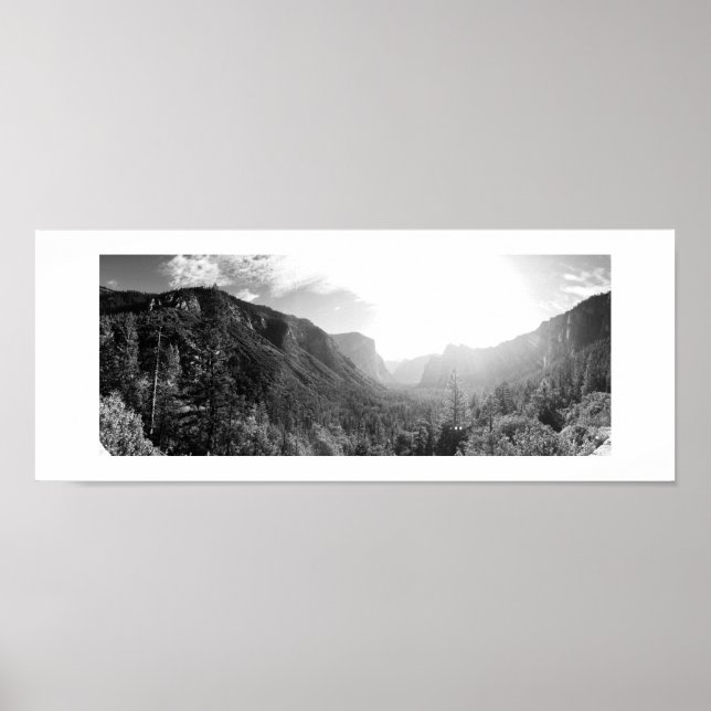 Sunlight in the Valley Panoramic Black and White Poster (Framsidan)