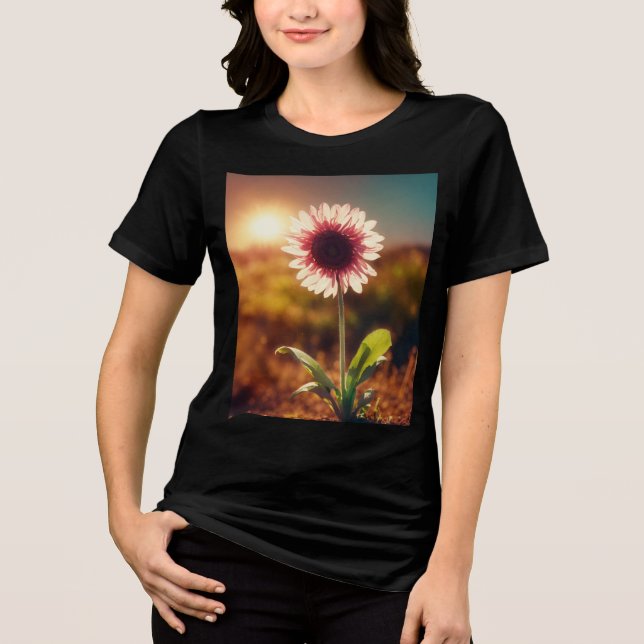 "Sunlit Bloom: The Evolution of a Dream" - Kvinnor T Shirt (Framsida)