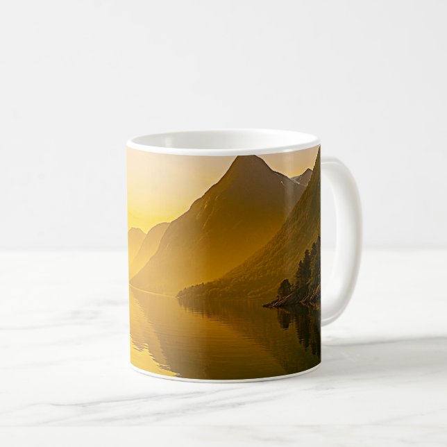 Sunlit Fjord Serenity Kaffemugg (Framsida höger)