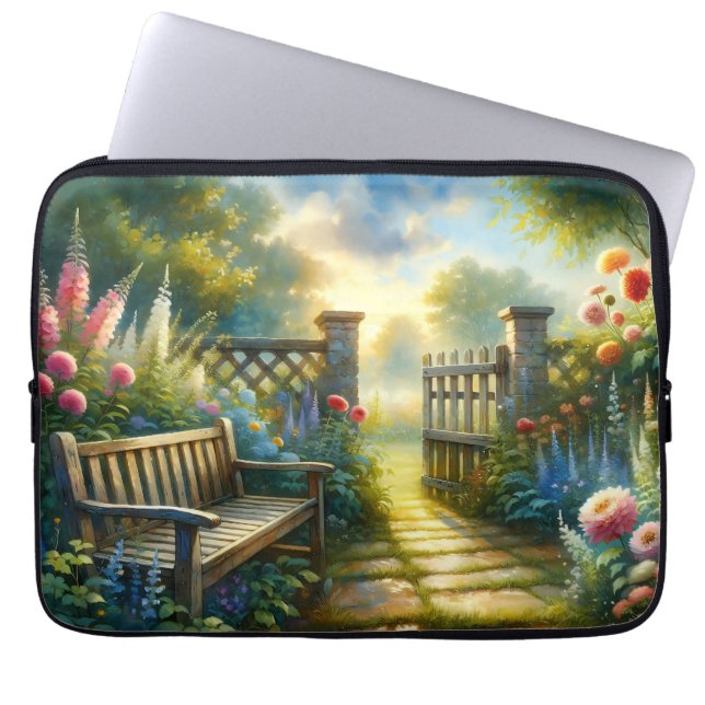 Sunlit Garden Pathway Gate Scene Laptop Fodral (Framsidan)