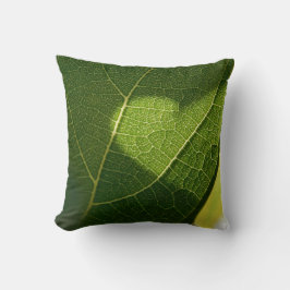 Sunlit Leaf Heart Throw Pillow Kudde
