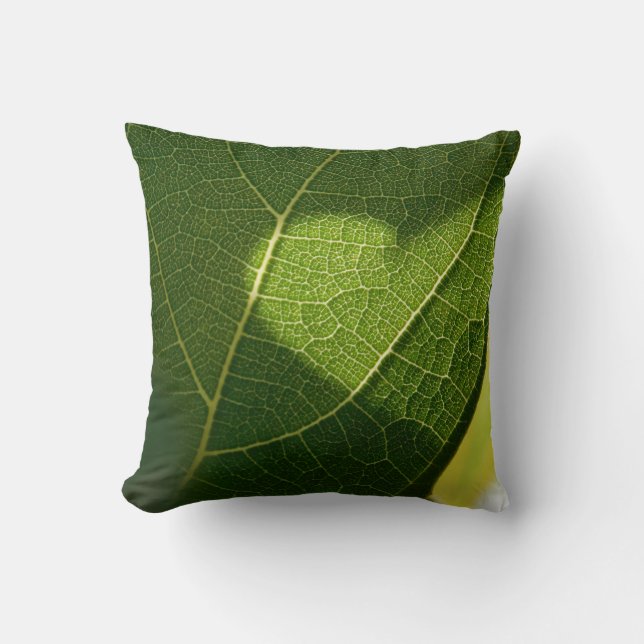 Sunlit Leaf Heart Throw Pillow Kudde (Framsida)