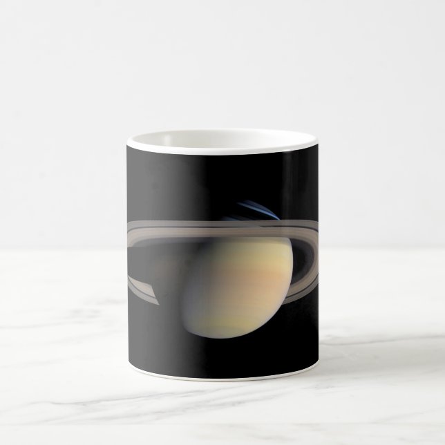 Sunlit Saturnus Gas Giant Planet av Cassini Kaffemugg (Center)