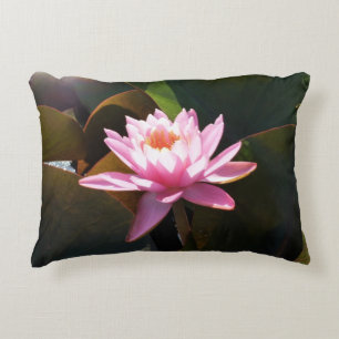 Sunlit Waterlily Rosa Blommigt Vatten Garden Prydnadskudde