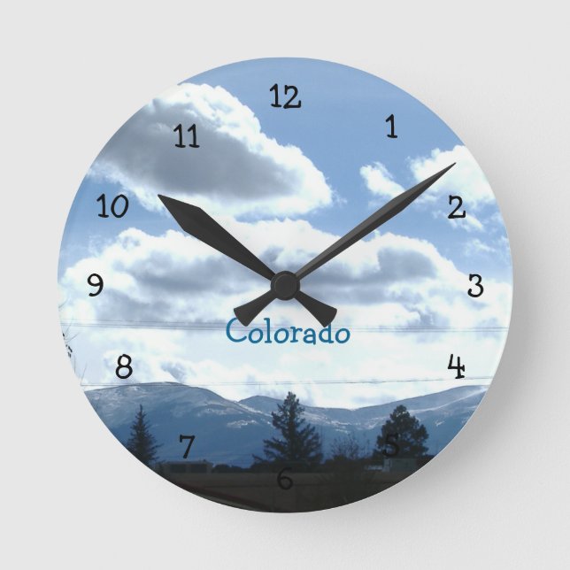 Sunny Colorado Mountain View Acrylic Wall Clock Rund Klocka (Framsida)