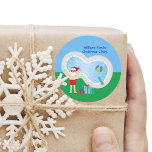 Sunny jul Jultomten Cute Anpassningsbar Bassäng Pa Runt Klistermärke<br><div class="desc">Den här roligten blir julklippet i juli ett perfekt sommar-party-medhjälpare för en sammankomst i bassäng. Gör det till en roligt norrpolare, så att det blir extravaganza med Jultomten i hans simbassänger bredvid en coola som simmar bassäng och dyktavla. Jolly Saint Nick dras i en röd badande kostym på coolan blå...</div>