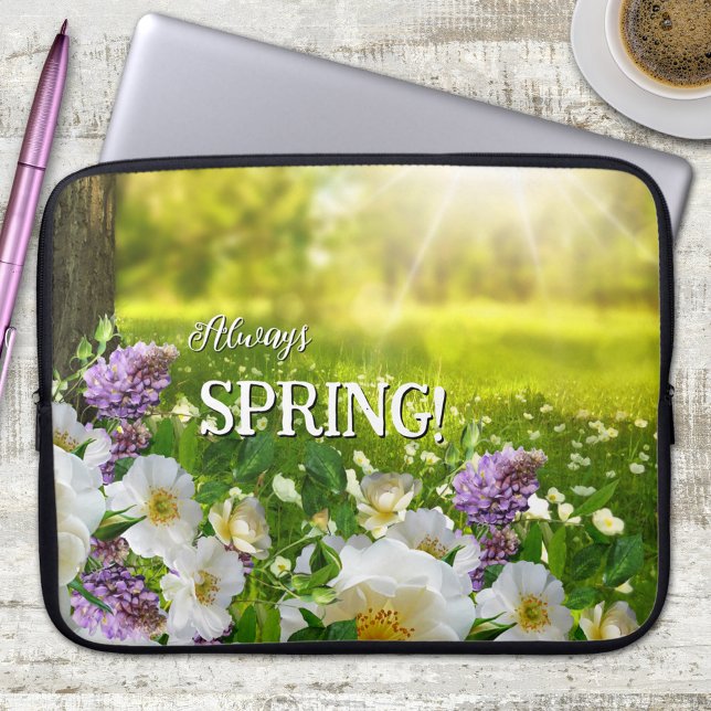 Sunny Meadow med Flowers Vår Laptop sleeve (Gorgeous laptop sleeve featuring a sunny meadow with flowers. An eternal spring or summer design)