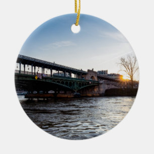 Sunrise över Bir-Hakeim-bron på vintern - Paris Julgransprydnad Keramik