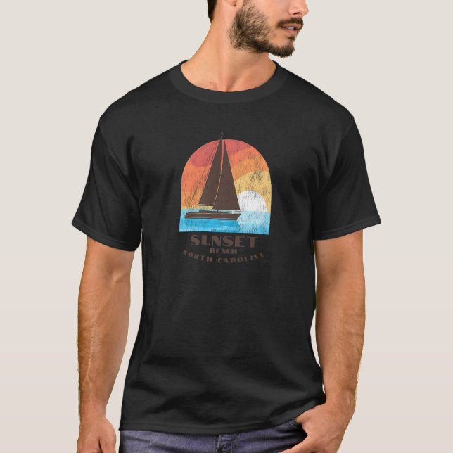 Sunset Beach NC Vacationing Sailboating Sunrise T Shirt (Framsida)