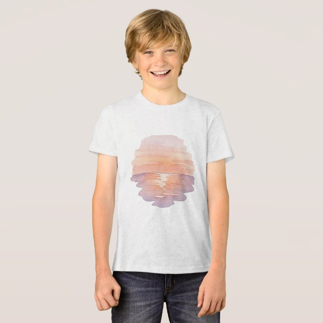 Sunset Beach Vibes – Minimalist Hand-Drawn Ocean T Shirt (Framsida Full)