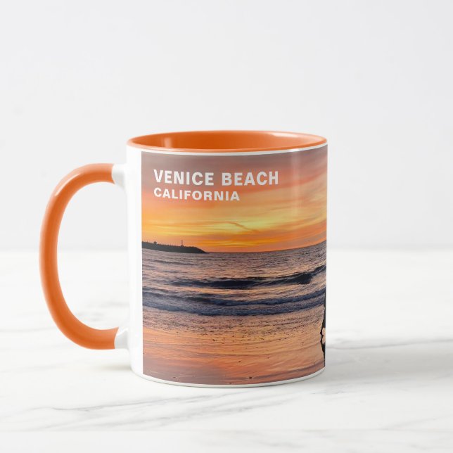 Sunset Beach Walk - Venice Beach, CA Mugg (Vänster)