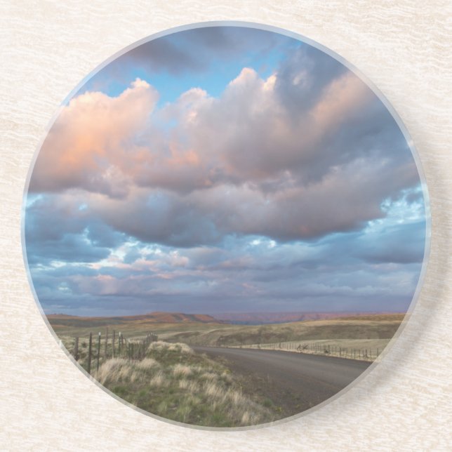 Sunset Clouds over Gravel Zumwalt Prairie Road Underlägg Sandsten (Framsidan)