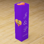 Sunset Hearts Violet Bröllop Presentask För Vinflaska<br><div class="desc">Bröllop romantiska hjärtan. Ljus violett och vit text bröllop vin föredrar rutor för en modern roligt. Anpassa med Bride and Grooms First Namn Monogrammed Initialer och Bröllop Date i vit text på framsidan av lådan. I övre delen av rutan finns texten, Kärlek (ange Bride och Grooms efternamn) eller annan text....</div>