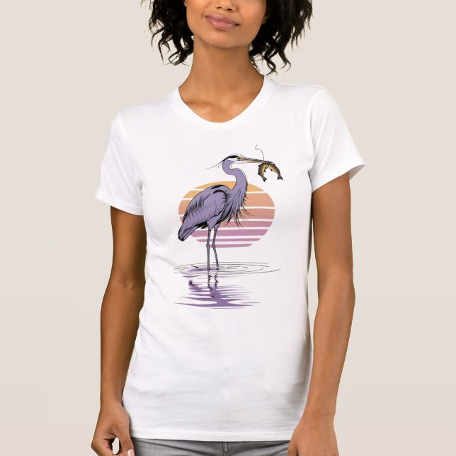 Sunset Heron Catch – Women’s Fishing Tee (Framsida)