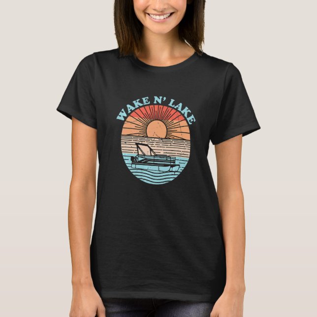 Sunset Pontoon Wake N' Lake Fishing Camping Outdoo T Shirt (Framsida)