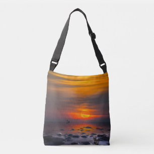 Sunset Reflexioner på en Rocky Shore Tote Axelväska