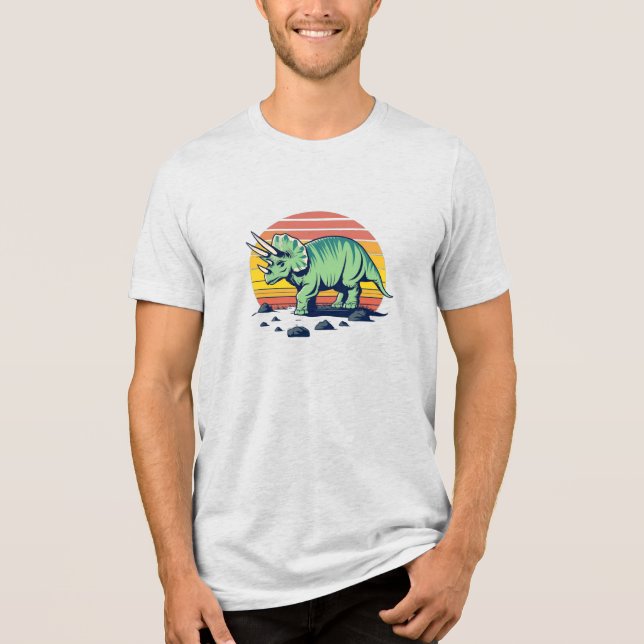 Sunset Safari: Retro Triceratops T-Shirt (Framsida)