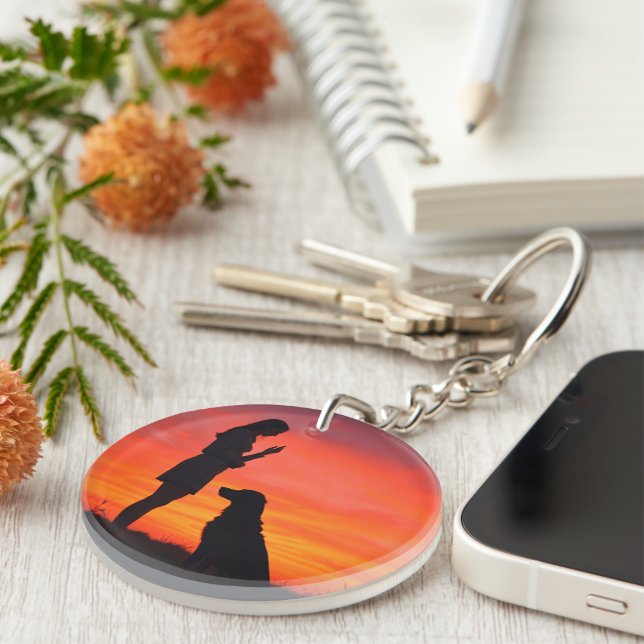 Sunset Silhouette Dog & Owner Keychain (Högra Framsidan)