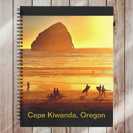 Sunset Surfers och Bicyclists Cape Kiwanda Oregon