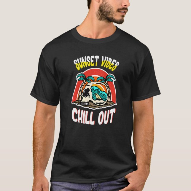 Sunset Vibes Chill Out Skull Surfing T Shirt (Framsida)